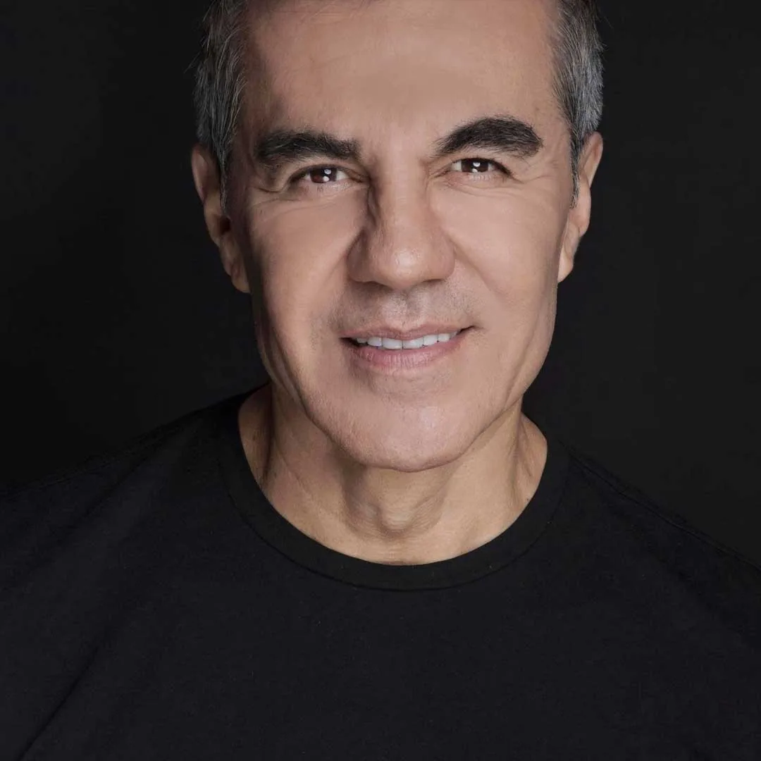Adrián Uribe