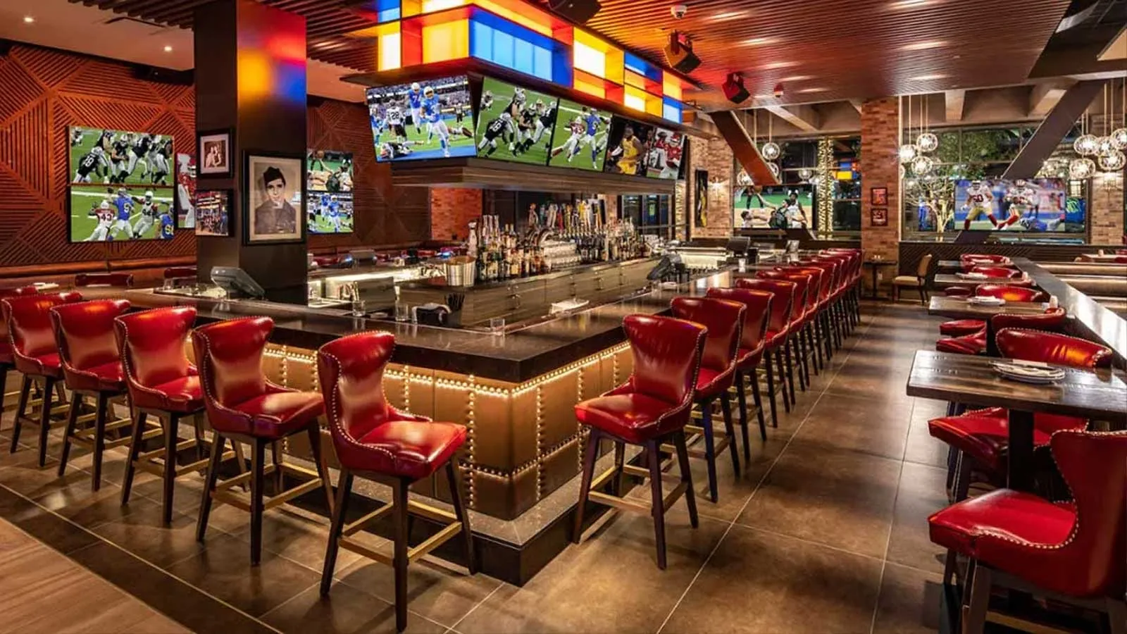 Chickie’s & Pete’s Crabhouse + Sports Bar