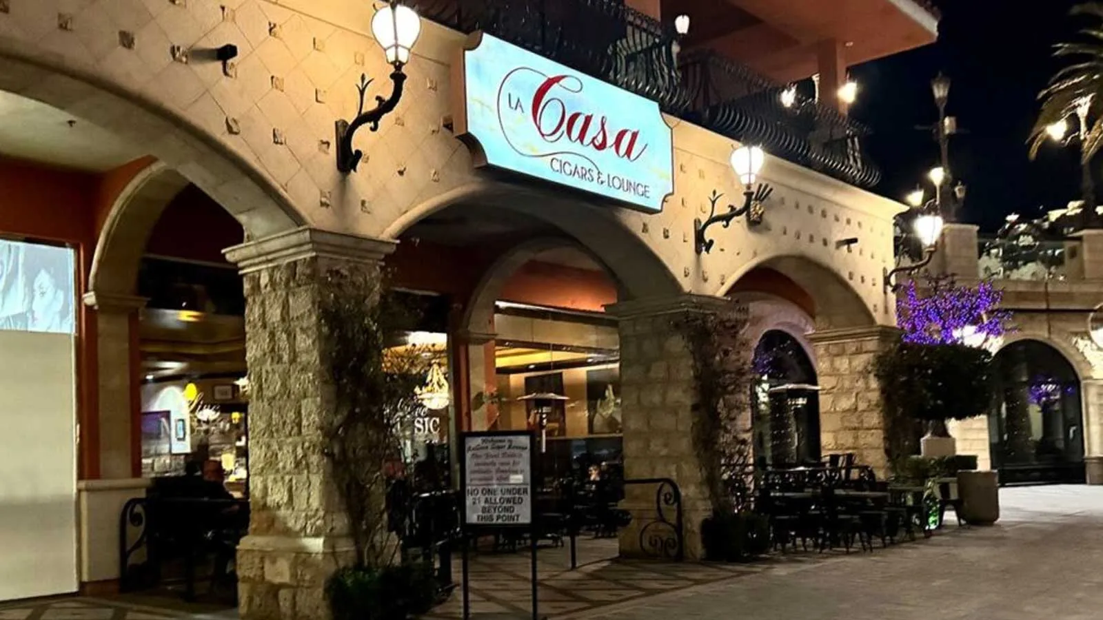La Casa Cigars & Lounge