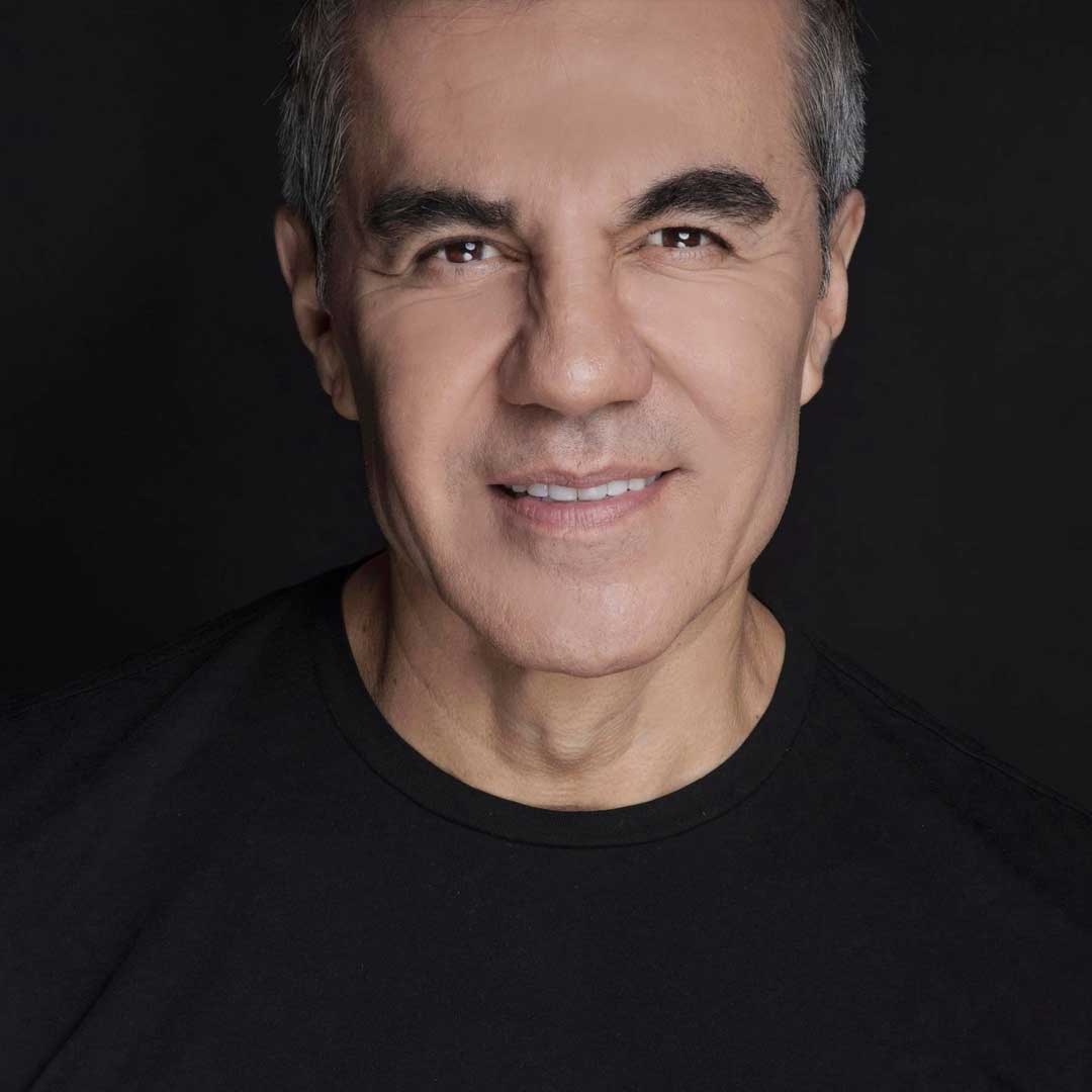 Adrián Uribe