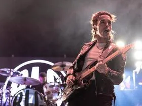 Boys Like Girls with iDKHOW and Arrows in Action